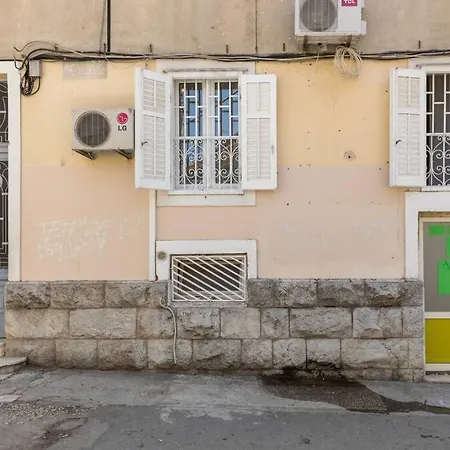 Dvori *