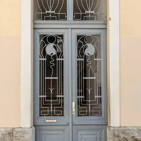 Dvori *